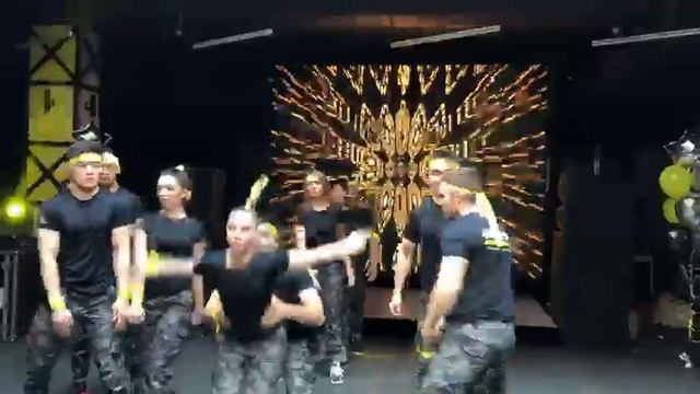 Танец фитнес тренеров на ПЕРВУЮ годовщину клуба HAMMER LEGEND смотреть онлайн