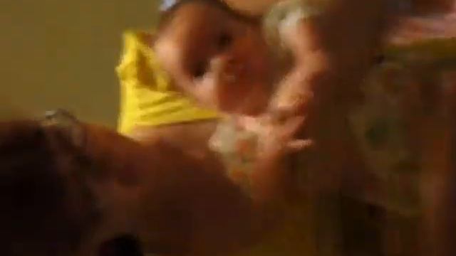 Арсюша учится держать голову, ноябрь 2010 смотреть онлайн