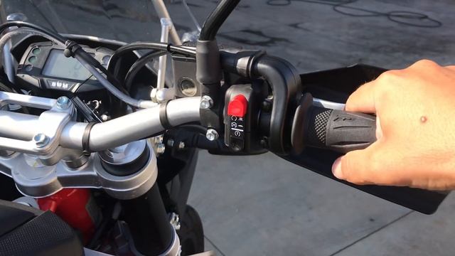 SWM 650 SUPERDUAL T смотреть онлайн