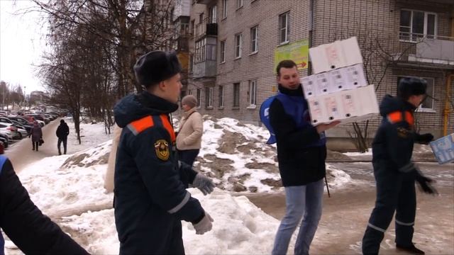 Сотрудники Главного управления приняли участие в погрузке гуманитарной помощи смотреть онлайн