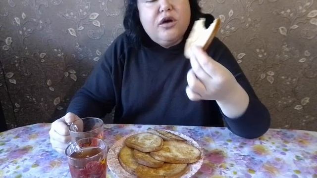 Мукбанг// Гренки или Оладушки ...))) смотреть онлайн