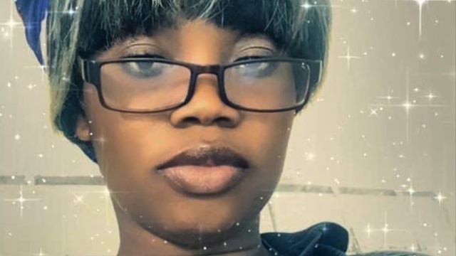 Vin we bel foto Tante Nana lè lap jwe ak lè l pap jwe смотреть онлайн