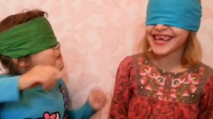 ЧЕЛЛЕНДЖ с ЗАКРЫТЫМИ ГЛАЗАМИ CHALLENGE  с КОНФЕТАМИ/Угадываем вкус🍬🍭🍬 Fun video for kids!!