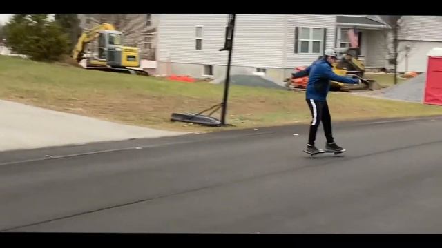 Old man rides a Ripstick смотреть онлайн
