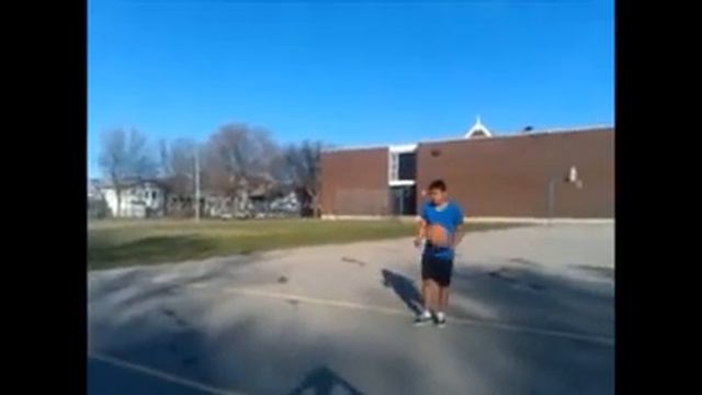 5 feet 2 inches kid DUNKS! смотреть онлайн