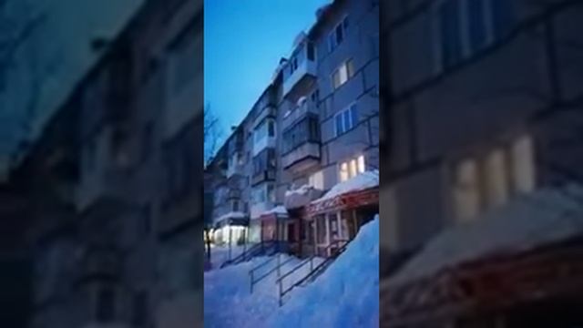 Усинский снегопад по ул. Строителей смотреть онлайн