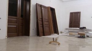 Установка ввёртных петель.