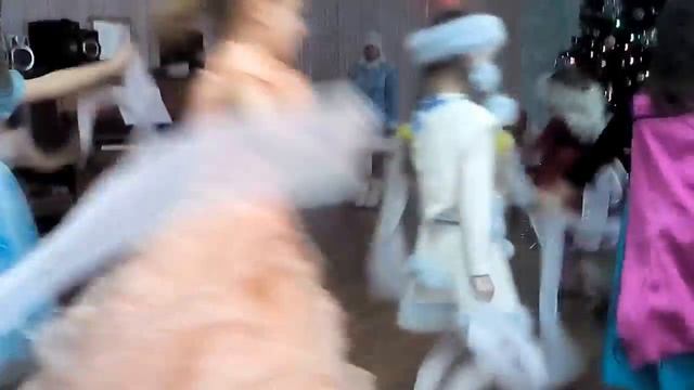 КРАСИВЫЙ ТАНЕЦ С ЛЕНТАМИ смотреть онлайн