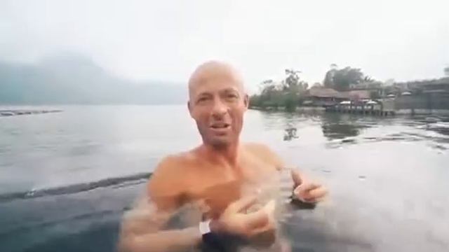 Нормальный мужик должен быть нормальным мужиком смотреть онлайн