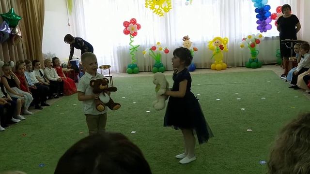 Детская сценка на английском языке.Сhildren's scene in English смотреть онлайн