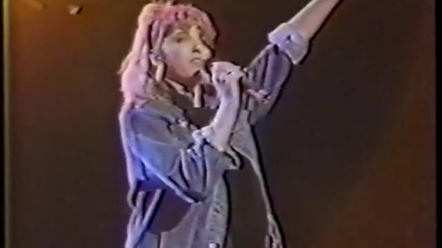Debbie Gibson - Staying Together [Live at MSG 1988] смотреть онлайн