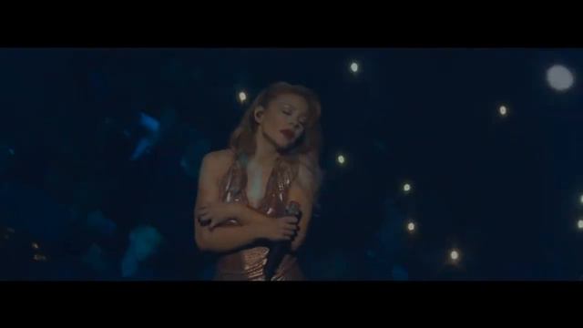 Тина Кароль 31.12.17 Моя лодочка плывет... Так и не нашла... смотреть онлайн