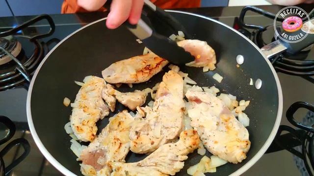 ALMOÇO DIFERENTE E RÁPIDO! Como fazer file de frango ao molho simples смотреть онлайн