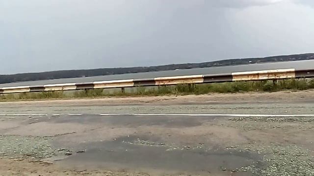 Рыбалка на поплавочную удочку с дымбы в Старом Салтове смотреть онлайн