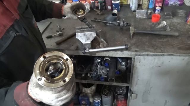 Тугой руль Prado 95 , ремонт рулевой колонки и блока крестовин рулевого вала смотреть онлайн