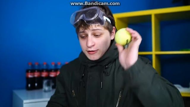 CD-ДИСК VS ШАР ИЗ 10 000 СЛОЕВ ФОЛЬГИ смотреть онлайн