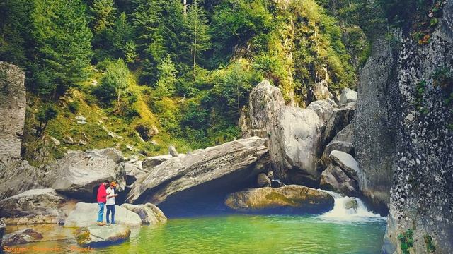 Hiking In The Mountains & Прогулка в горах - спонтанное пение - spontaneous singing смотреть онлайн