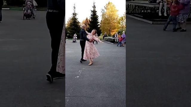 Танец (Вальс) на дне вечера смотреть онлайн