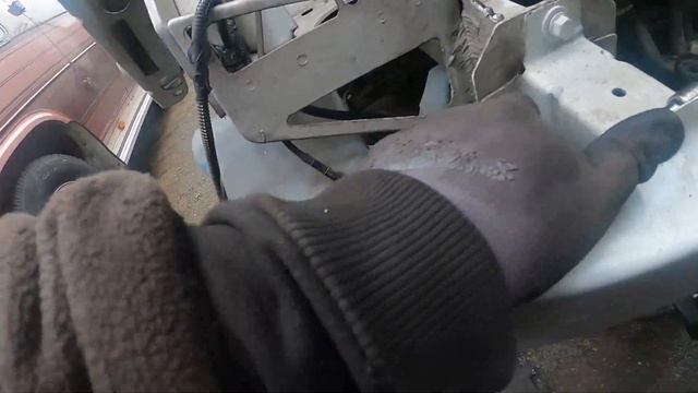 Changing the POWER STEERING PUMP in the VIVARO! THEY SENT THE WRONG ONE?! смотреть онлайн