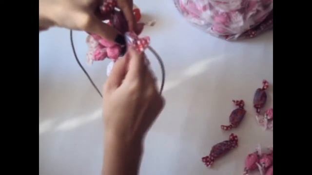 DIY: Делаем венок из конфет к 14 февраля (мк) смотреть онлайн