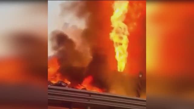 Мощнейший взрыв прогремел в Мексике на автозаправке . смотреть онлайн