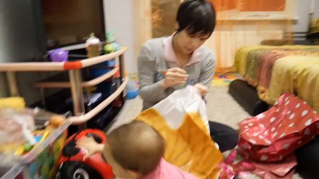 Надуваем с малышом шарики из фольги с Aliexpress + шарик ввиде кота! смотреть онлайн