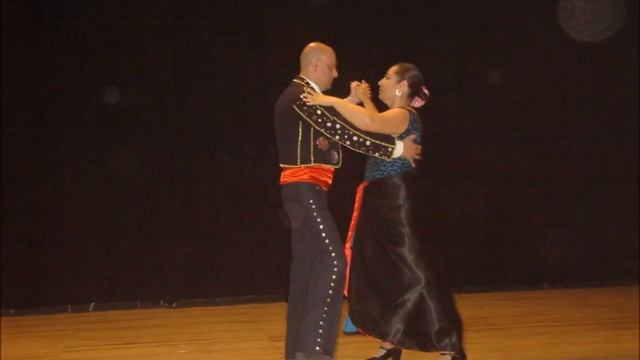 Dança cigana/Flamenco Bazar de Natal Clube 25 de Julho 2011/Escola de Danzas Baila que Baila смотреть онлайн