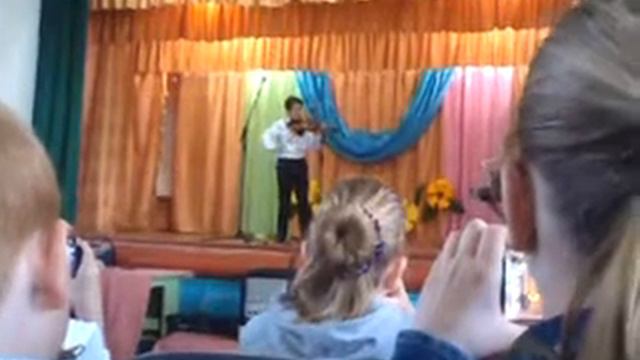 Игра на скрипки