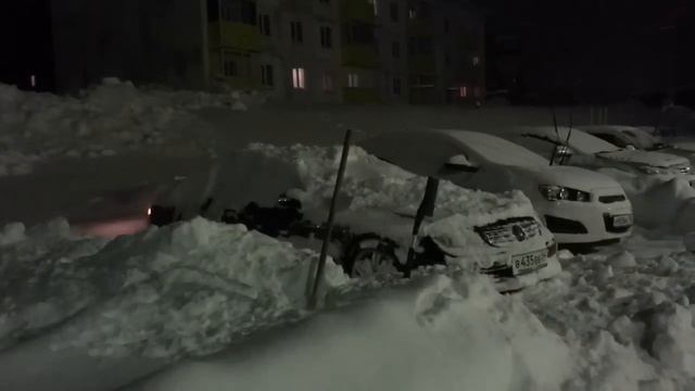 Раскопки после 3х дневного снегопада в Шерегеше Mercedes CLK смотреть онлайн