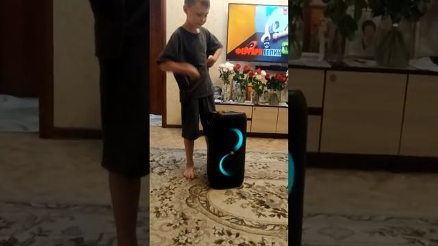 какую колонку JBL Ты выбереш смотреть онлайн