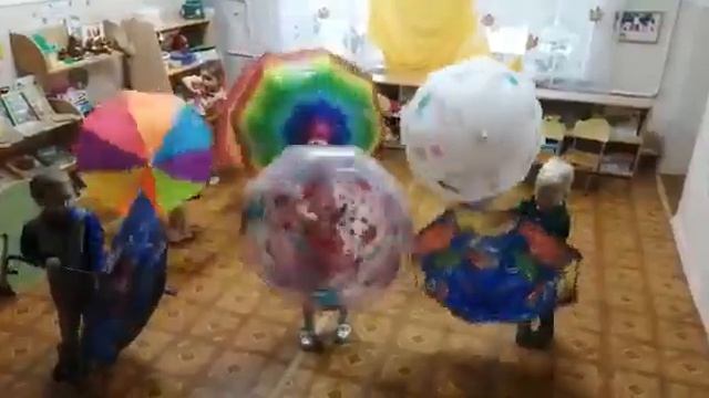 танец - игра с зонтиком вторая младшая группа"Дружная семейка" смотреть онлайн