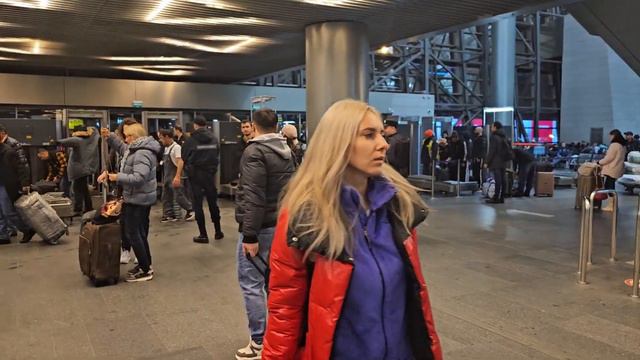 АЭРОПОРТ ВНУКОВО ВСЕ МИГРАНТЫ ПОКИДАЮТ РОССИЯ 😱🇹🇯🇺🇿🇰🇬💥 смотреть онлайн