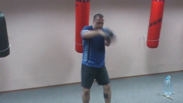 Работа с гирей рисуем восьмерку Work with the weight we draw the eight смотреть онлайн