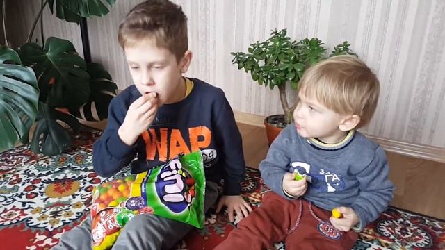 ЖЕВАТЕЛЬНЫЕ ФРУКТЫ FINI смотреть онлайн