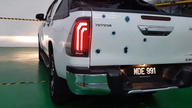 Toyota Hilux Revo 15-19 LED taillights Lamp Bar Sequential turn signal смотреть онлайн