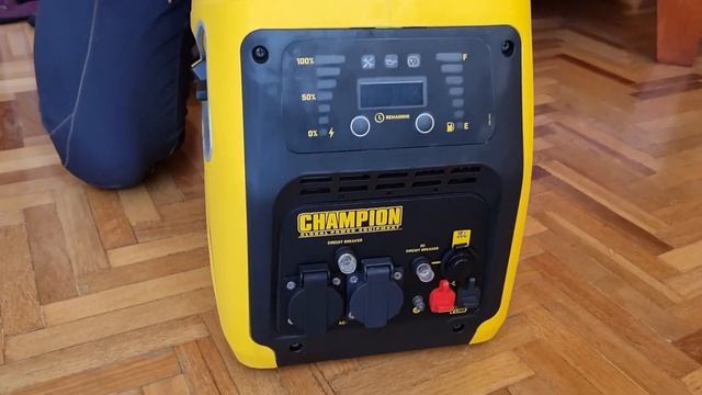 Розпаковка інверторного бензинового генератора Champion 82001i