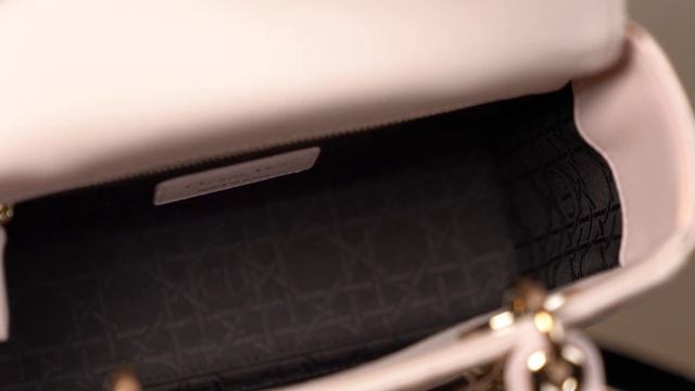 Lady Dior Comparison - Mini vs Small - My Lady Dior vs Mini Exotic смотреть онлайн