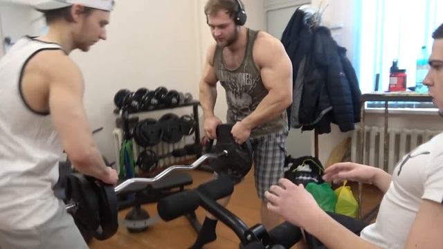 ЛЮТО РУБИМСЯ В ПОДЪЕМЕ НА БИЦЕПС СИДЯ! смотреть онлайн