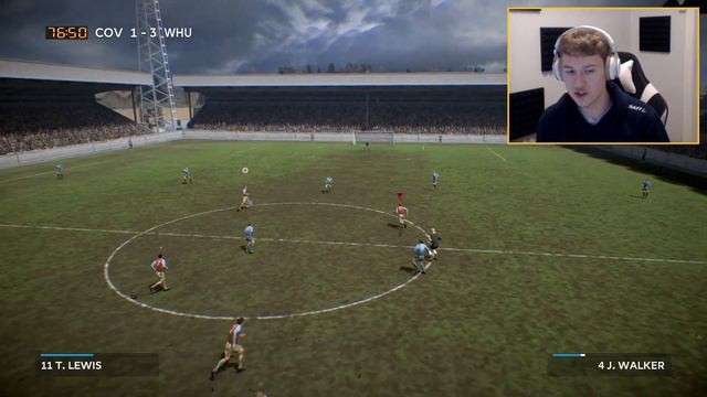 Playing a Football Match from the 1950's (FIFA 19 The Journey) смотреть онлайн