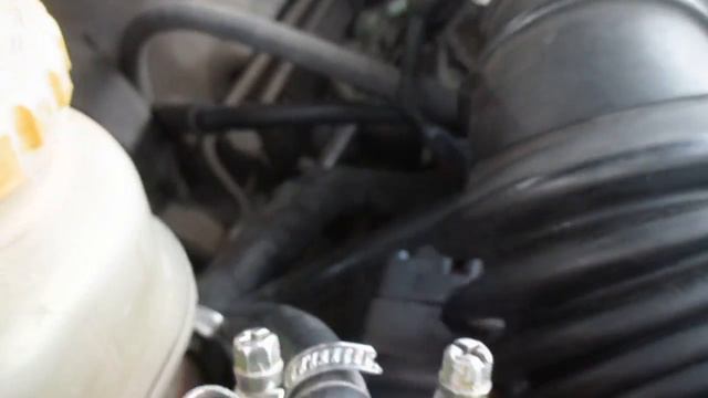 На Опель Вектра А c2.0ne установлен генератор с Нива 21214 (80А) и клинковый ремень 10 Х 975 La смотреть онлайн