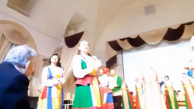 Киров. Русско-народный коллектив с массовыми танцами. Зажигательно смотрится смотреть онлайн