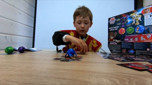 Ультра распаковка набора бакуганов (Bakugan Даркус Циндеус и Аврелиус Трокс) из бакуган батл планет