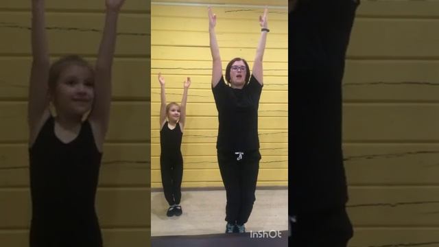 Разминка для младшей группы хореографического коллектива. Вострецова Е.В. смотреть онлайн