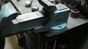 Демонстрация слесарных тисков