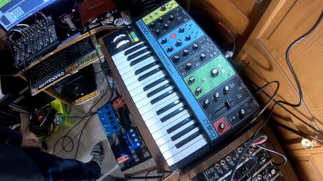 Moog Grandmother Analog Synth with Guitar FX Pedal board test смотреть онлайн