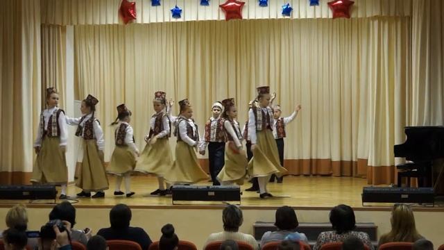Армянский танец. Выступление 3A класса. Танцевальный батл смотреть онлайн