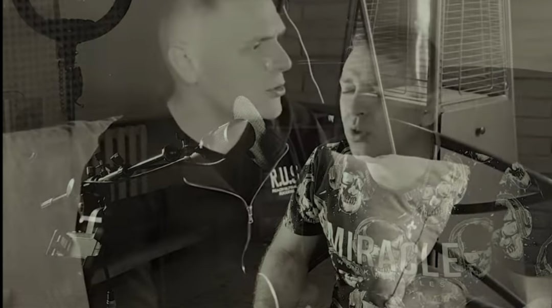 Ратмир Александров и Роман Юданов - Едут на войну пацаны (Голубые_Береты) смотреть онлайн