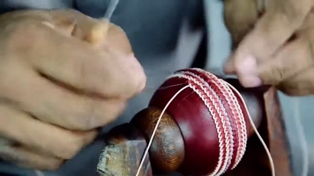 МЯЧИ ДЛЯ КРИКЕТА. ИЗГОТОВЛЕНИЕ. КАК ЭТО СДЕЛАНО смотреть онлайн