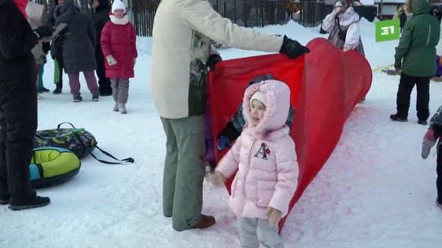 Никаких гаданий – только Вифлеемская звезда. В Челябинске впервые провели рождественские гуляния смотреть онлайн