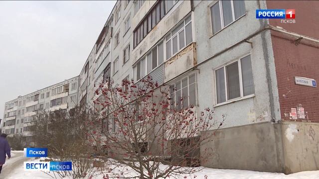 Забор Агротехнического колледжа стал проблемой для пешеходов в Пскове смотреть онлайн